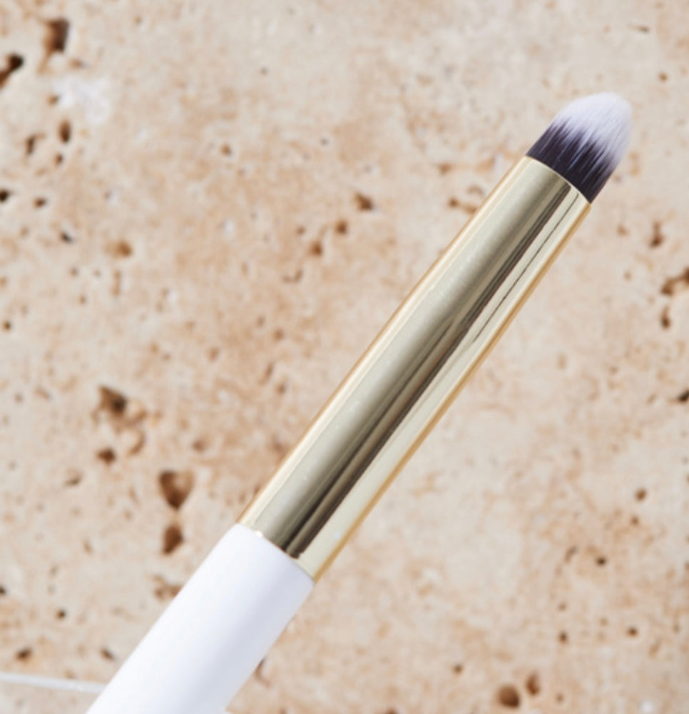 
            
                Load image into Gallery viewer, BROW BIBLE- #3 CONCEALER BLENDER BRUSH
            
        